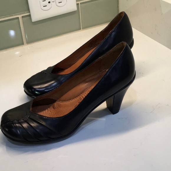 Gentle Souls Leather Pumps - Picture 2 of 9